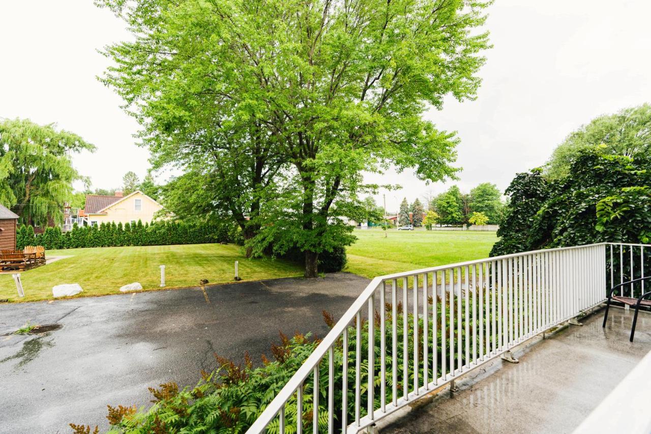 Auberge Harris Saint-Jean-sur-Richelieu Ngoại thất bức ảnh