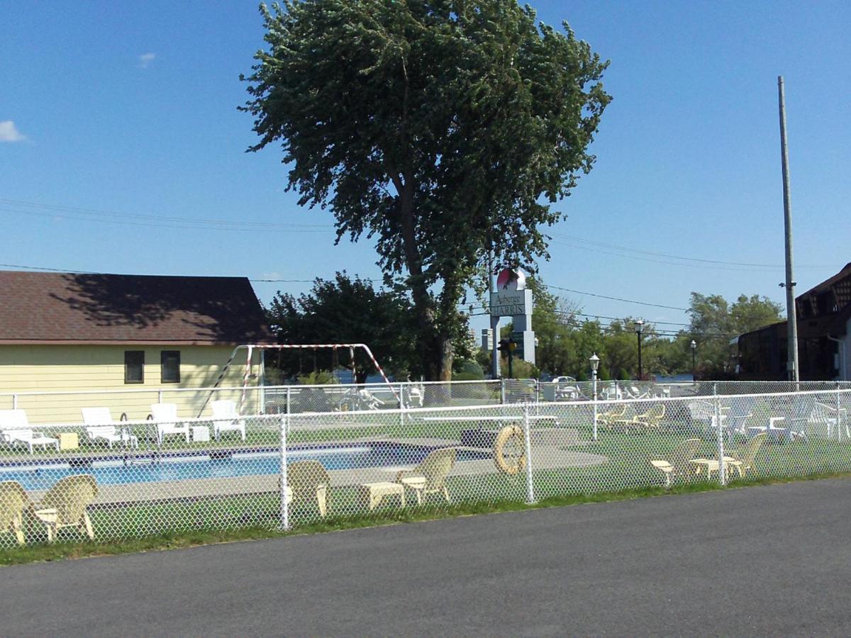 Auberge Harris Saint-Jean-sur-Richelieu Ngoại thất bức ảnh